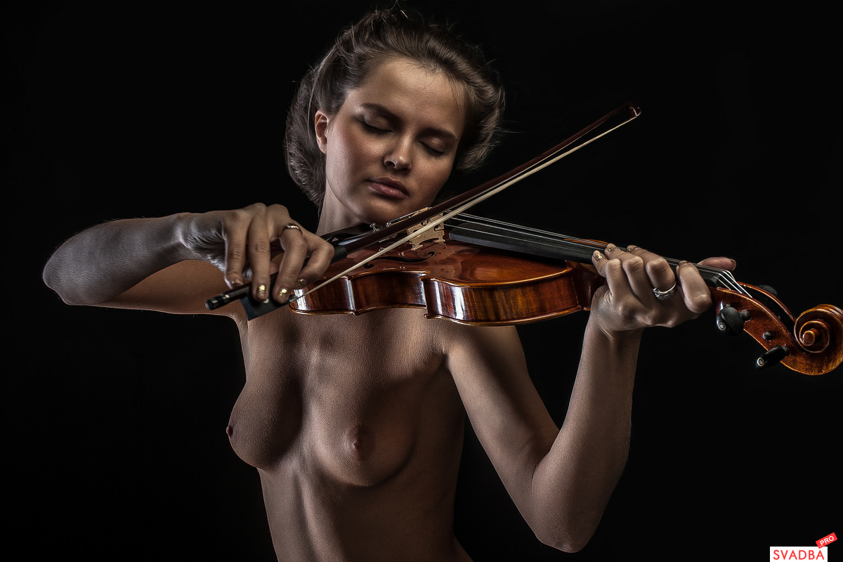 Girl with Violin (  )